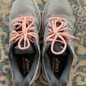 LIKE NEW ASICS Women’s Running - Gel Nimbus 20